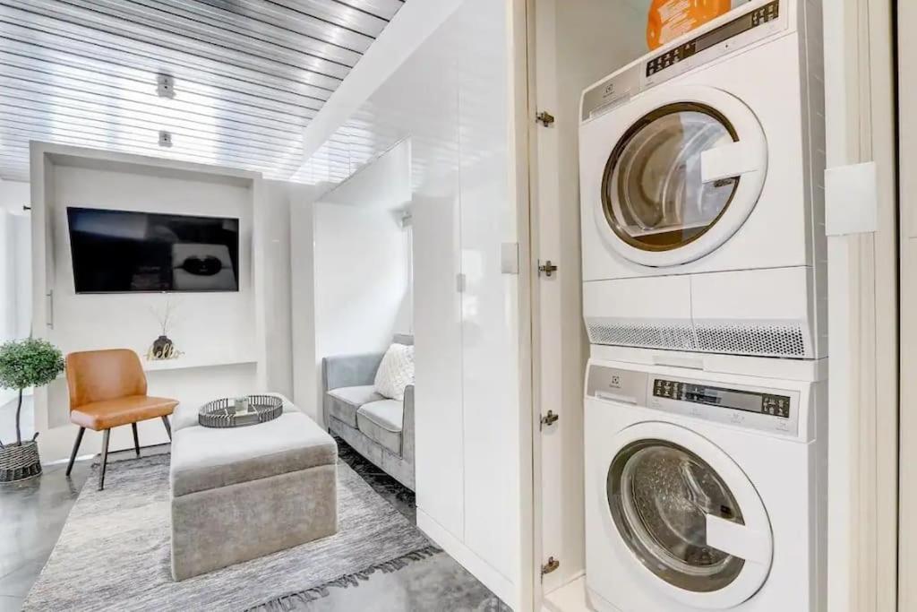 Kcm Mikros Smart Apartments 2 Cleveland Bagian luar foto