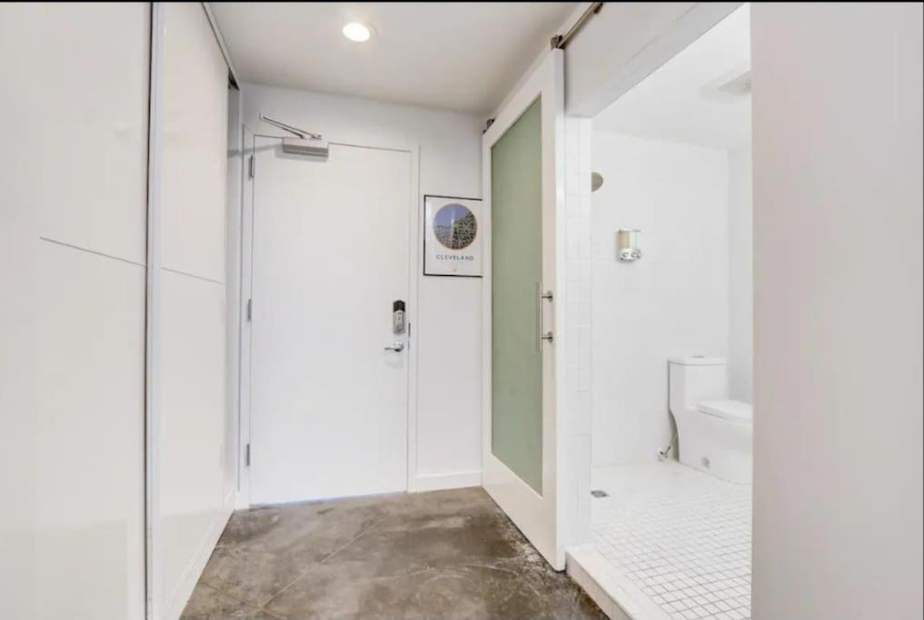 Kcm Mikros Smart Apartments 2 Cleveland Bagian luar foto